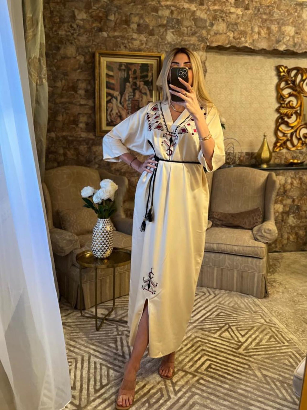 Robe Kabyle Élégance Ivoire – Tradition & Modernité Réunies